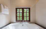 Toilet Kamar 5 Alisea Pool Villas