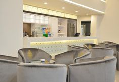 Bar, Cafe and Lounge 4 Grand Riverview Hotel