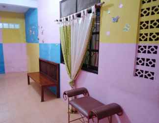 Sảnh chờ 2 Low-cost Room for Female Only close to Taman Yasmin Bogor (SRP)