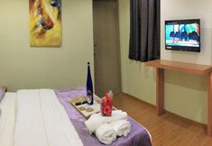 Bedroom 6 Royale Hotel