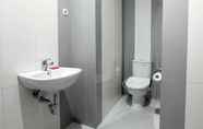 In-room Bathroom 7 Saras City Hotel