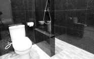 Toilet Kamar 3 Saras City Hotel