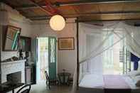 Bedroom Thai Artist Stilt House - H2H