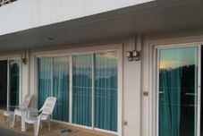 外部的 Mata Phuket Apartment