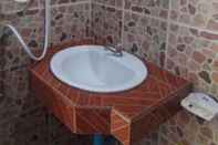 Toilet Kamar Rose Bungalow
