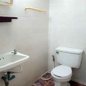 Bathroom 1 Win Bangna Hotel, Hotel Yyy