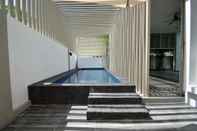 Kolam Renang Iris Luxury Service Villa