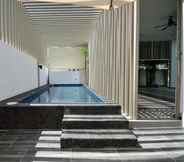 Swimming Pool 5 Iris Luxury Service Villa