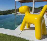 Others 3 Bay Villa - Yellow Dog