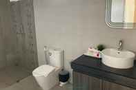 Toilet Kamar Baan Fah Resort (SHA Plus+)