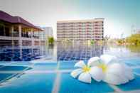 สระว่ายน้ำ The Cotai Luxury Design Hotel