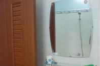 Phòng tắm bên trong My Kim Hotel