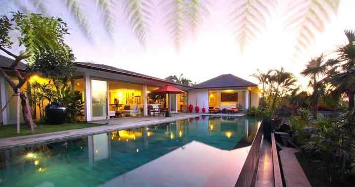 Swimming Pool Amertha Villa Dreamland