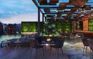 Bar, Cafe and Lounge 4 Hotel Stripes Kuala Lumpur, Autograph Collection