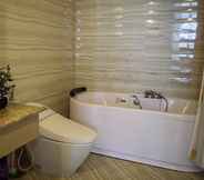 Phòng tắm bên trong 3 Trich Sai  Serviced Apartment West Lake Hanoi