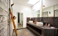 Toilet Kamar 5 Eden Beach Pool Villa