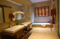 In-room Bathroom Uppala Villa Nusa Dua