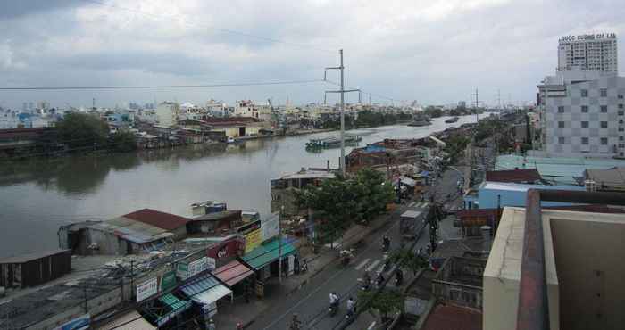 Khác Phi Long Riverside Hotel