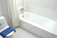 Toilet Kamar Highfive Guesthouse