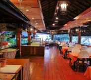 Restoran 7 Sunset Village Beach Resort 