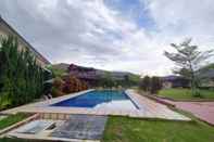 Swimming Pool Hotel Sere Nauli