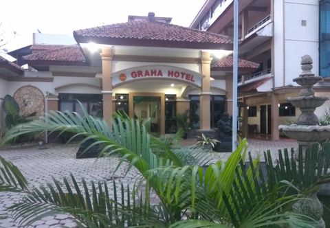 外部的 Graha Hotel Sragen
