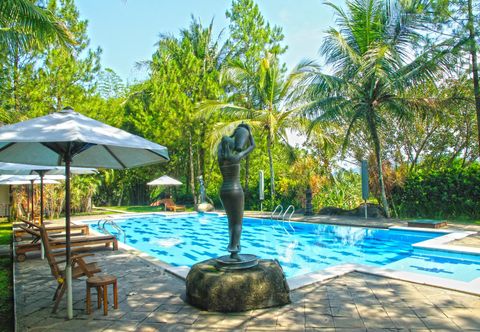 Swimming Pool Villa Grand Artos Magelang