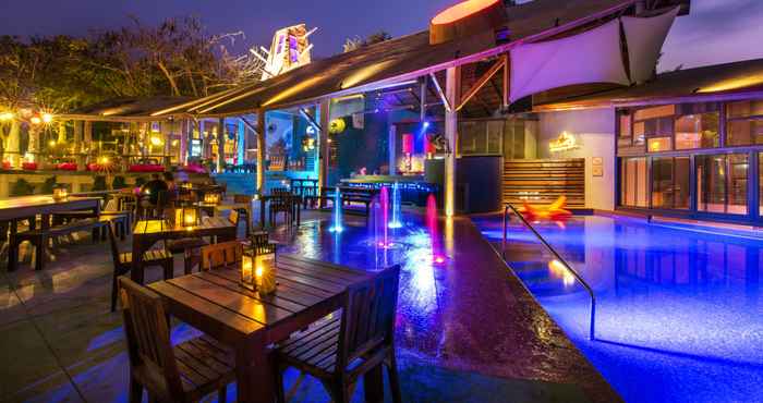 Lobi Bar and Bed Resort