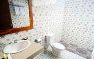 In-room Bathroom 2 Kutuh Manak Guest House