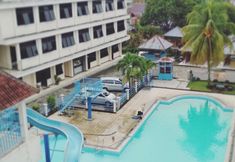 Swimming Pool 7 Hotel Hakmaz Taba Lubuklinggau