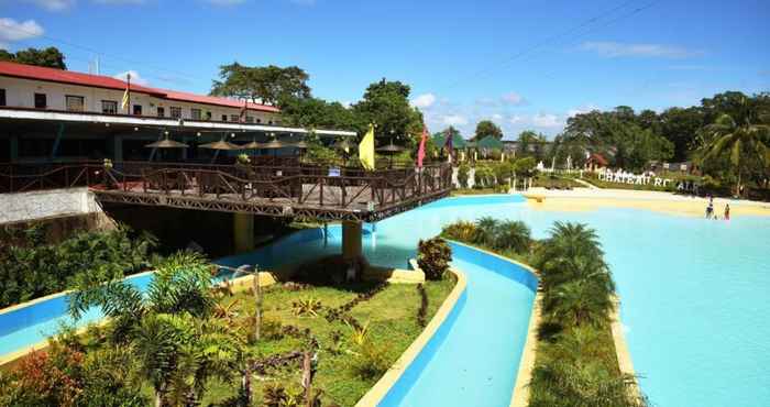 Kolam Renang Forest Crest Nature Hotel and Resort Powered by ASTON