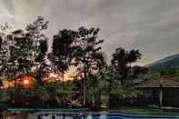 Kolam Renang Resort Highlander