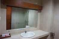 Toilet Kamar Iscalton Courteous Hotel