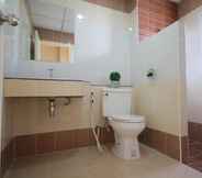 Toilet Kamar 2 The Four Lights Apartment