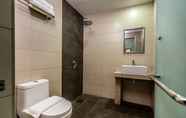 Toilet Kamar 5 Orange Hotel Kota Kemuning