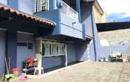 Exterior 3 Blue Guest House Syariah