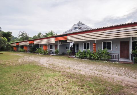 Exterior Banana Lodge