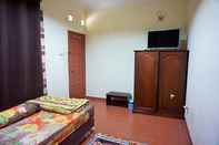 Bedroom Comfort Room near Stasiun Lempuyangan at Wisma Bu Yanti 1