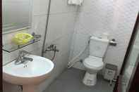 Toilet Kamar Dang Tuan Hotel