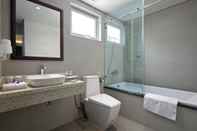 Phòng tắm bên trong Bonsella Hotel