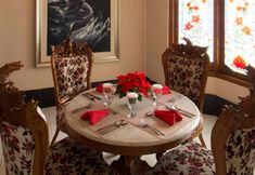 Accommodation Services 7 Raintree Boutique Villa & Gallery
