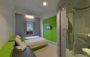 ห้องน้ำภายในห้อง 7 POP! Hotel Banjarmasin