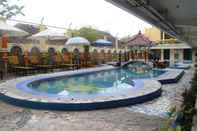 Swimming Pool Mega Bintang Sweet Hotel