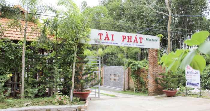 Bên ngoài Tai Phat Bungalow