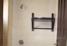In-room Bathroom 4 Ronggolawe Hotel
