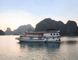 Luar Bangunan 2 Apricot Cruise