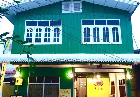 Exterior Zzz Hostel