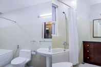 Phòng tắm bên trong Poonsa Serviced Apartment