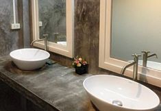 In-room Bathroom 7 Hub Of Joys