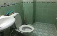 Toilet Kamar 4 Tin Thanh Hotel